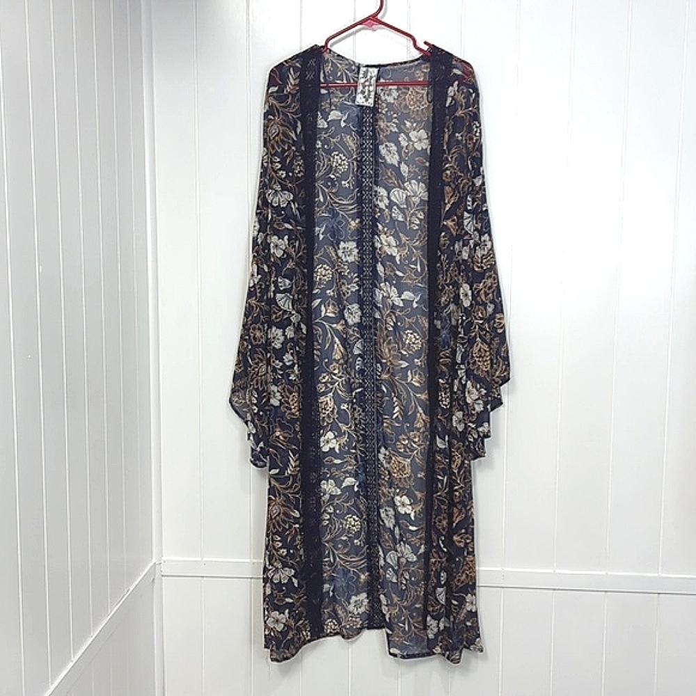 Sadie & Sage Navy and Beige Floral Tunic